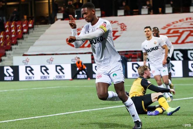 对手防线不 对手防线不